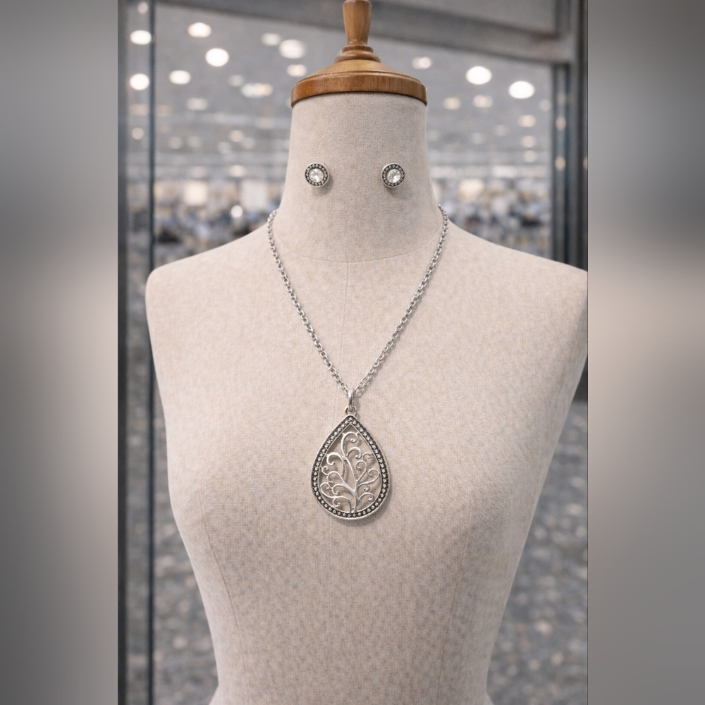 Belk necklace and earring set
